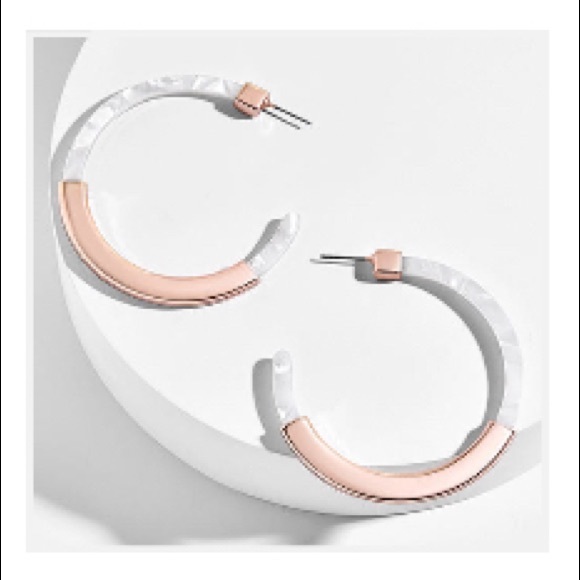 Available now ✨BAUBLE BAR STYLE RESIN HOOP EARRING - Picture 4 of 8